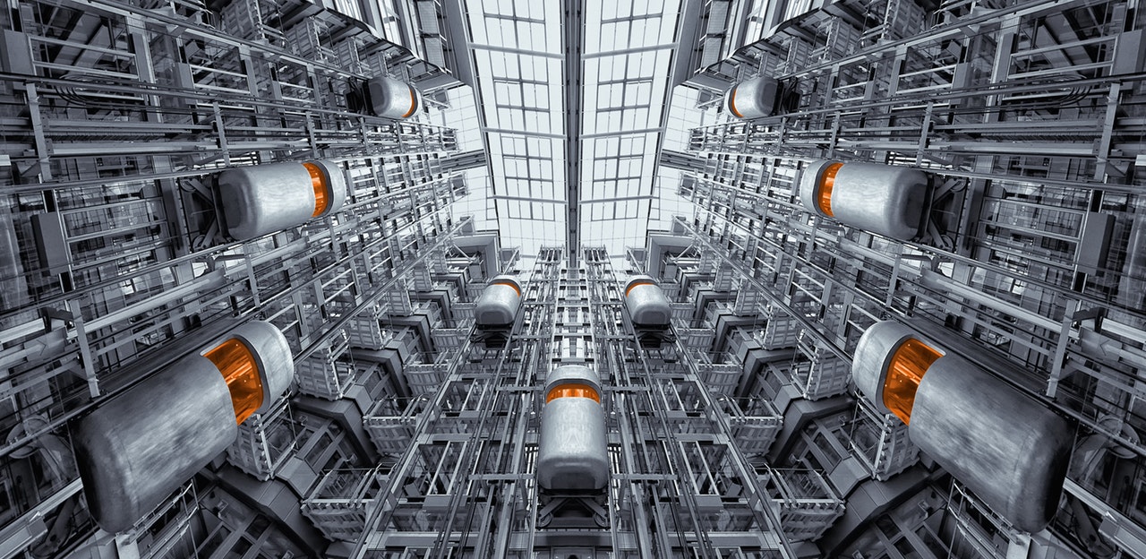 Futuristisch aussehende Aufzüge